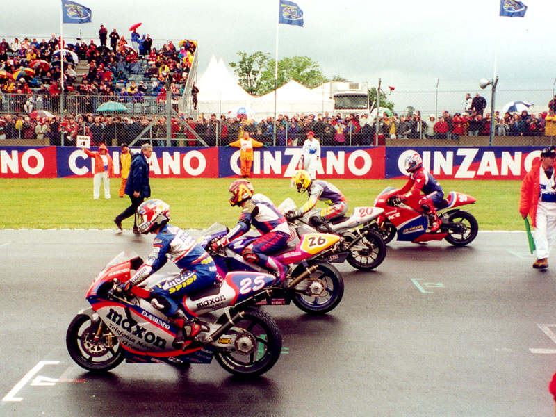 Phil Giles (20) on the grid at Donington 2000